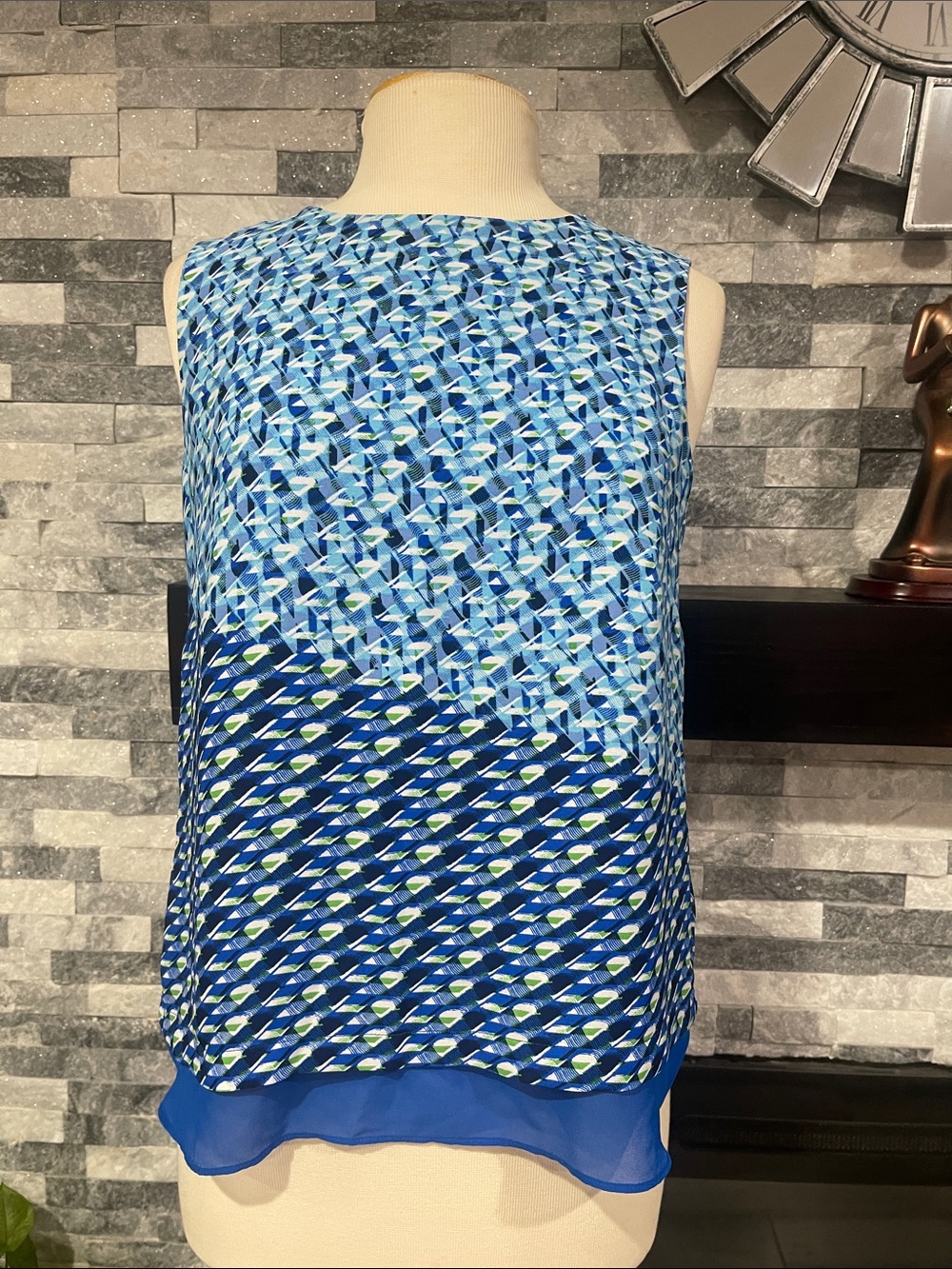 Rose & Olive Womens Blouse Size M Blue Green White Geometric Chiffon Zip Back